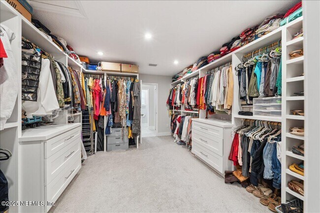 Building Photo - 552 Meadow Creek Dr