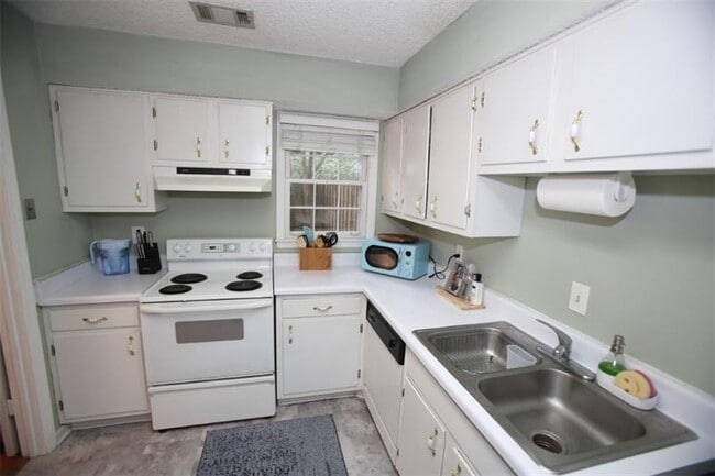 Building Photo - 2762 Farm Ln SE