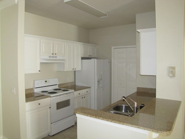 Building Photo - Gorgeous 3/2 Condo with 1 Car Garage in Ex...