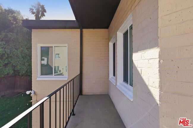 Building Photo - 6314 Primrose Ave