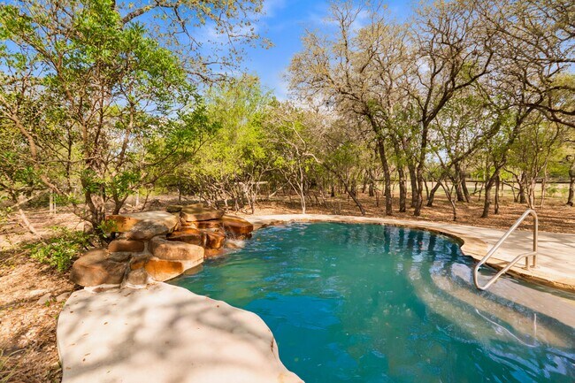 Building Photo - 25815 Ralph Fair Rd