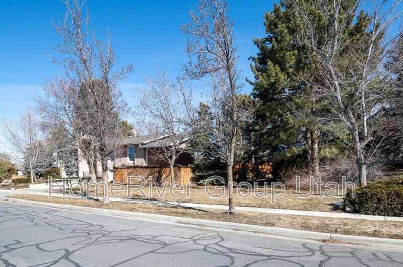 Building Photo - 2699 Grandview Dr