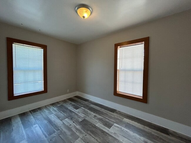 Building Photo - 1717 Roys Ave