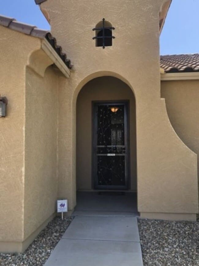 Building Photo - Beautiful 4 Bedroom / 2 Bath, in North Pho...