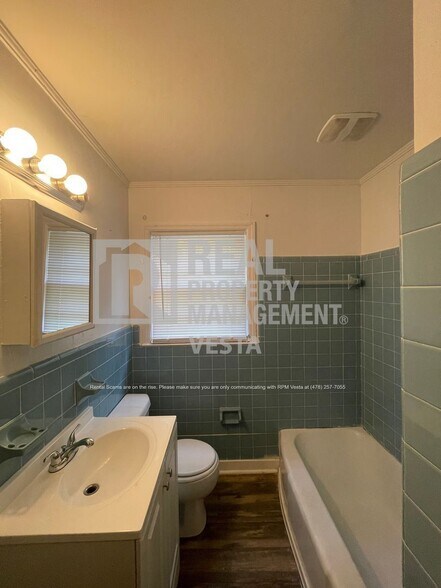 Building Photo - 2063 Bayswater Rd