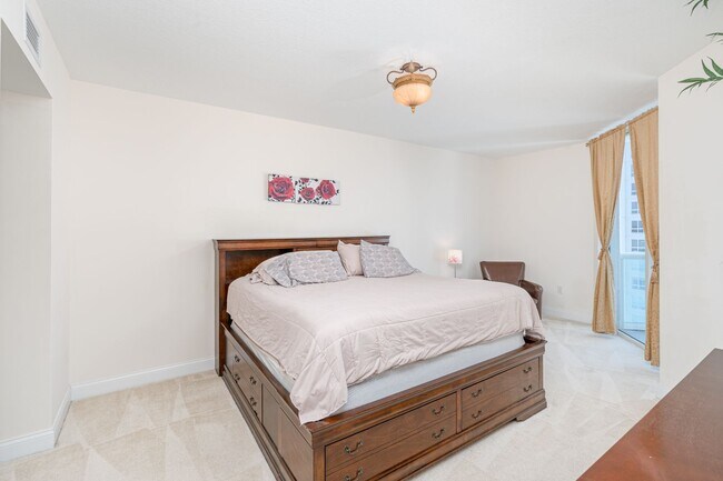 Building Photo - Furnished Condo at Marina Grande