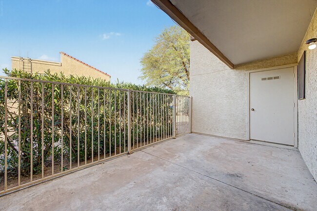 Building Photo - 16624 E Palisades Blvd