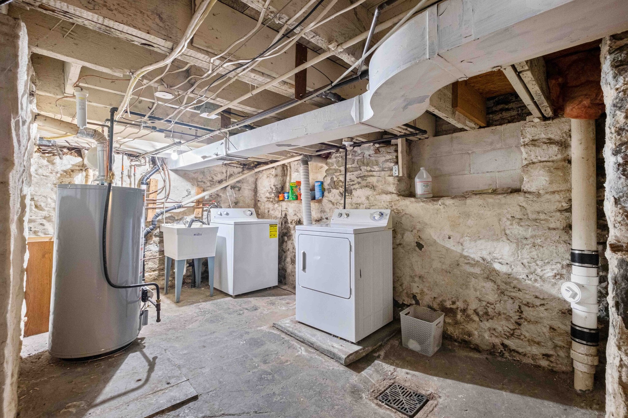 Building Photo - 218 W North Ave