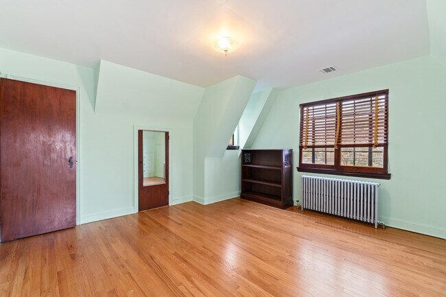 Building Photo - 2314 Palisade Ave
