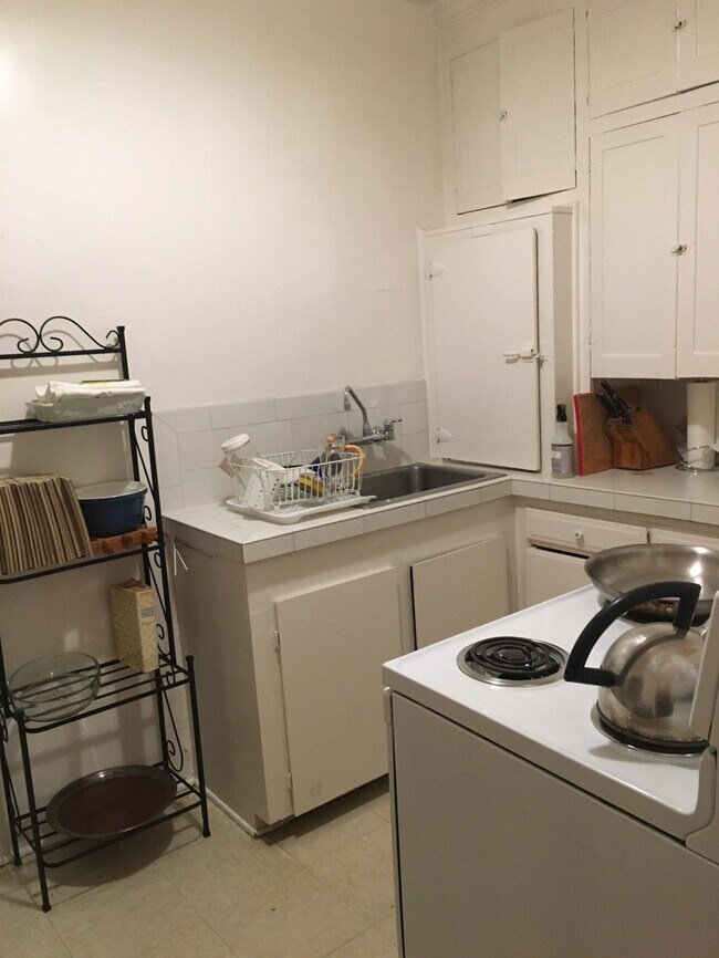 The Metz Apartments 1 bedroom 1628 41st Ave E Seattle WA 98112