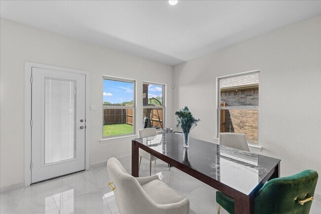 Building Photo - 1506 Callaway Dr
