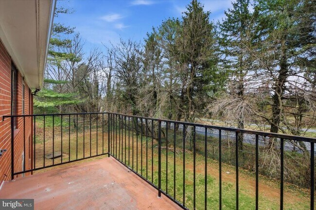 Building Photo - 125 Clubhouse Dr SW