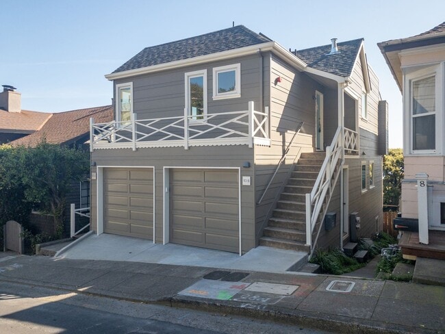 Building Photo - Stunning, Newly Remodeled, Top Floor Flat, Huge Private Deck,  Bay Views, Laundry! Parking! PROGR...