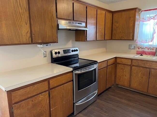 Building Photo - 3 bed 2 baths in Lawton! Cute and cozy hug...
