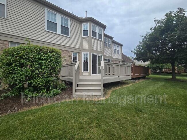 Building Photo - 4351 Hunters Cir W