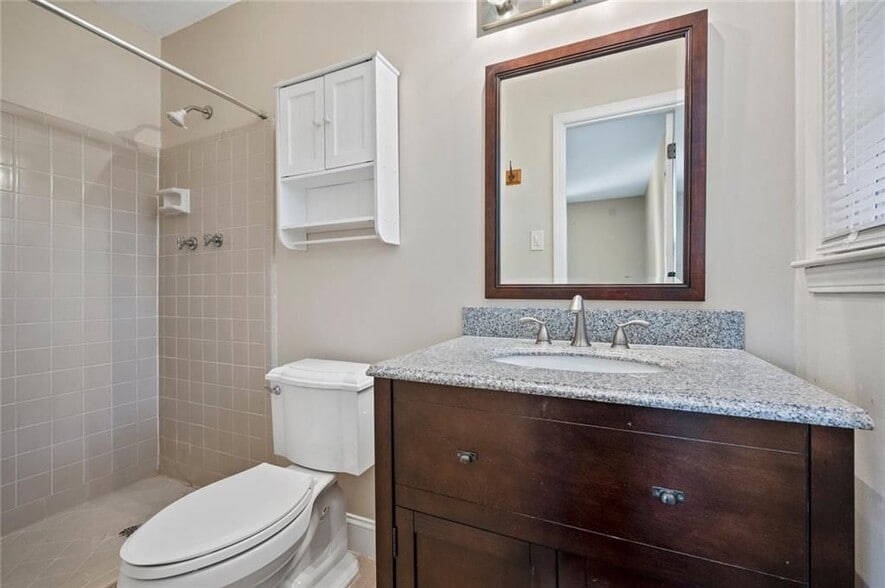 Building Photo - 2857 Fontainebleau Dr