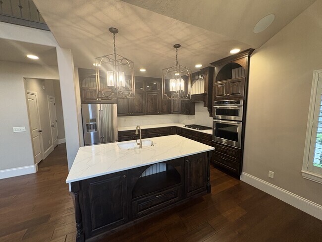 Building Photo - 431 N Fairway Dr