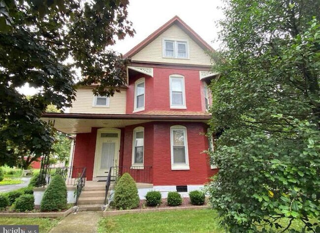 Primary Photo - 428 Main St