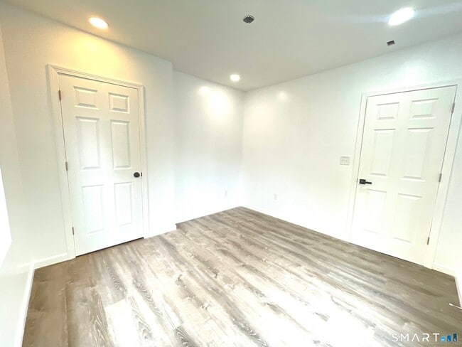 Building Photo - 32 Lester St