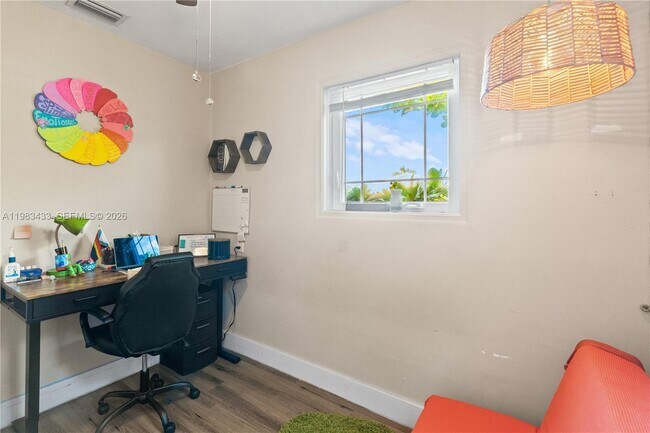 Building Photo - 2447 Wilson St