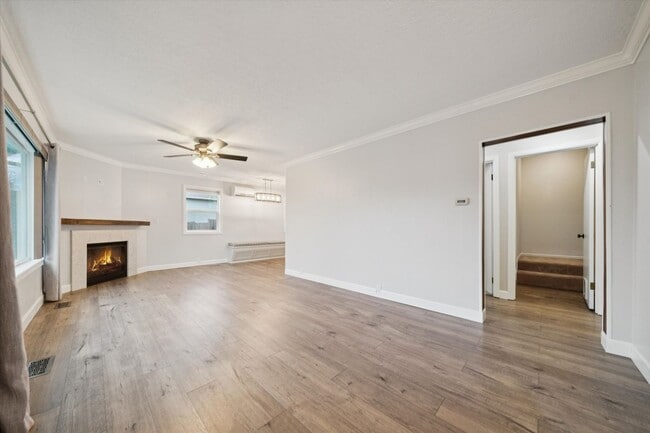Building Photo - Beautiful Hillsdale 4 BR, 2 BA home