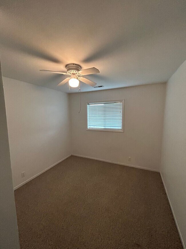 Building Photo - Newly Renovated 3 bed, 1.5 bath on Acreage...