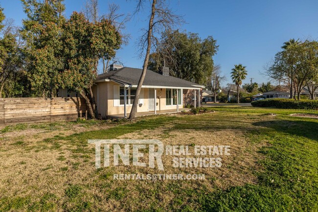 Building Photo - Charming Del Paso Manor Home