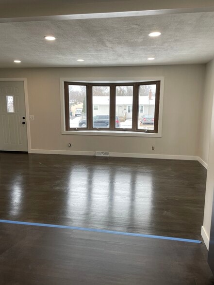 Building Photo - 360 W Oriole Trl