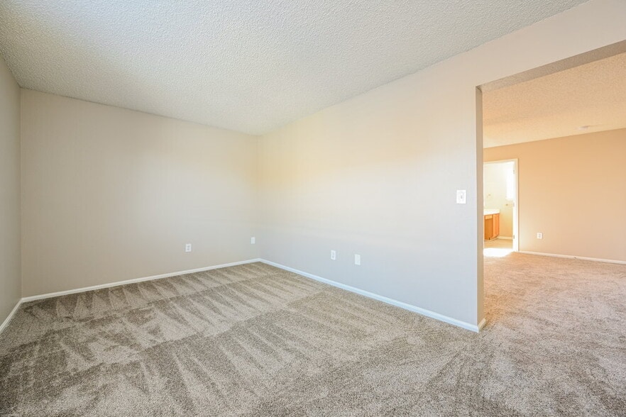 Building Photo - 9616 S Castle Ridge Cir