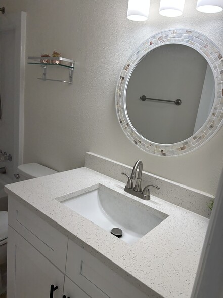 Building Photo - 9105 Tudor Dr