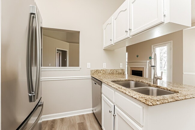 Building Photo - 136 S Birchwood Dr