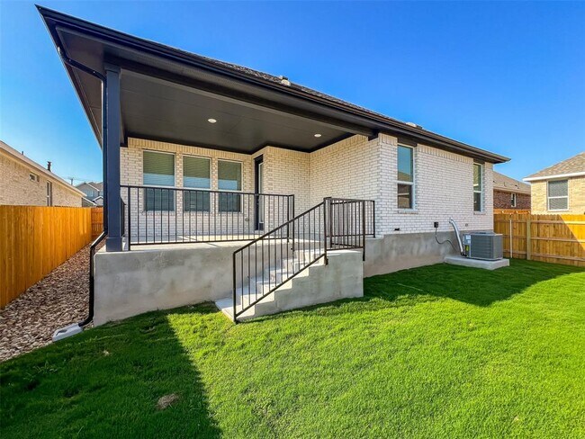 Building Photo - 1829 Walnut Grv Bnd