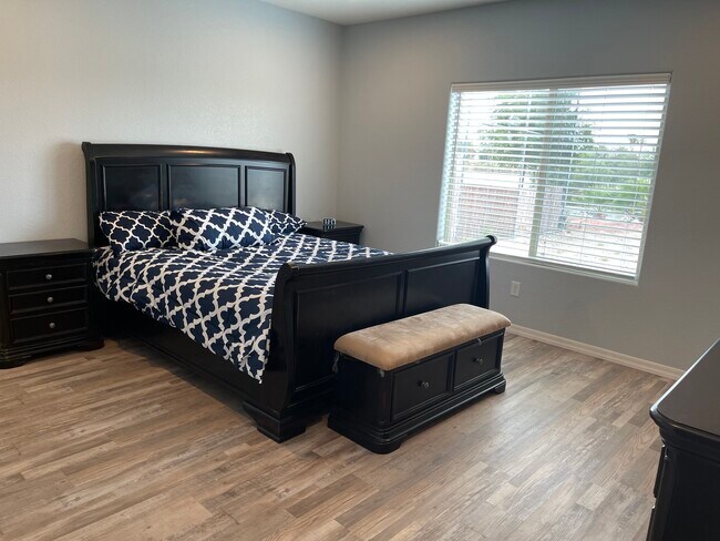 Master Bedroom King Bed - 5879 Desert Lakes Dr