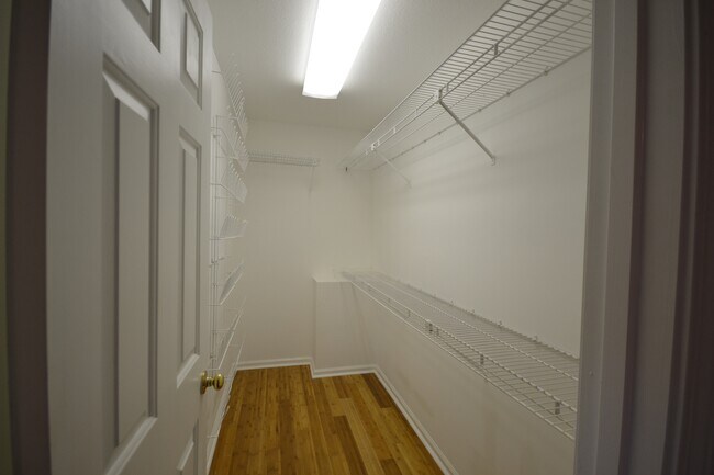 Building Photo - 100 Hyde Ave