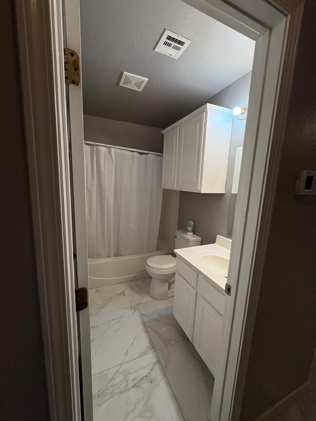 Building Photo - 1217 SW 18th St