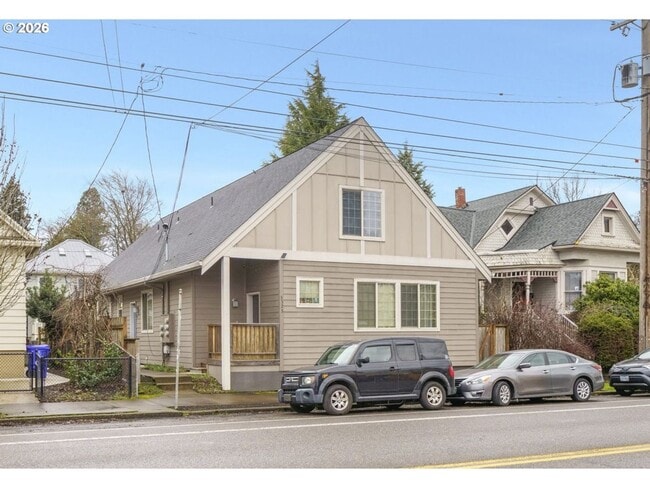 Building Photo - 3324 SE 11th Ave