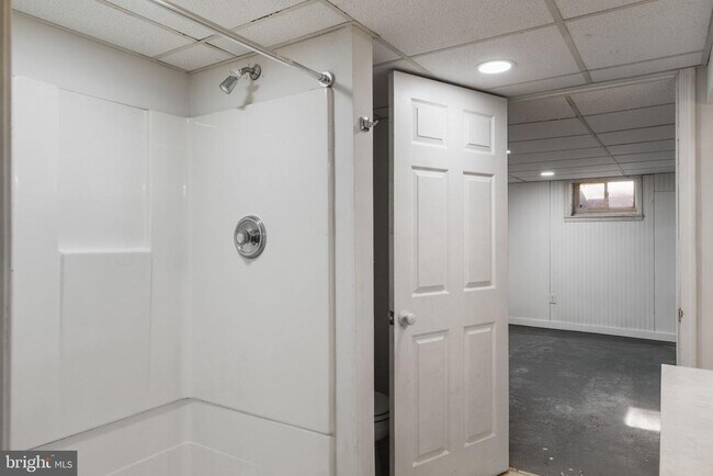 Building Photo - 310 Pine Tree Rd