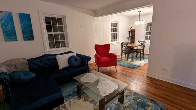 Building Photo - 3 Bedroom Home- Great Location in Darien