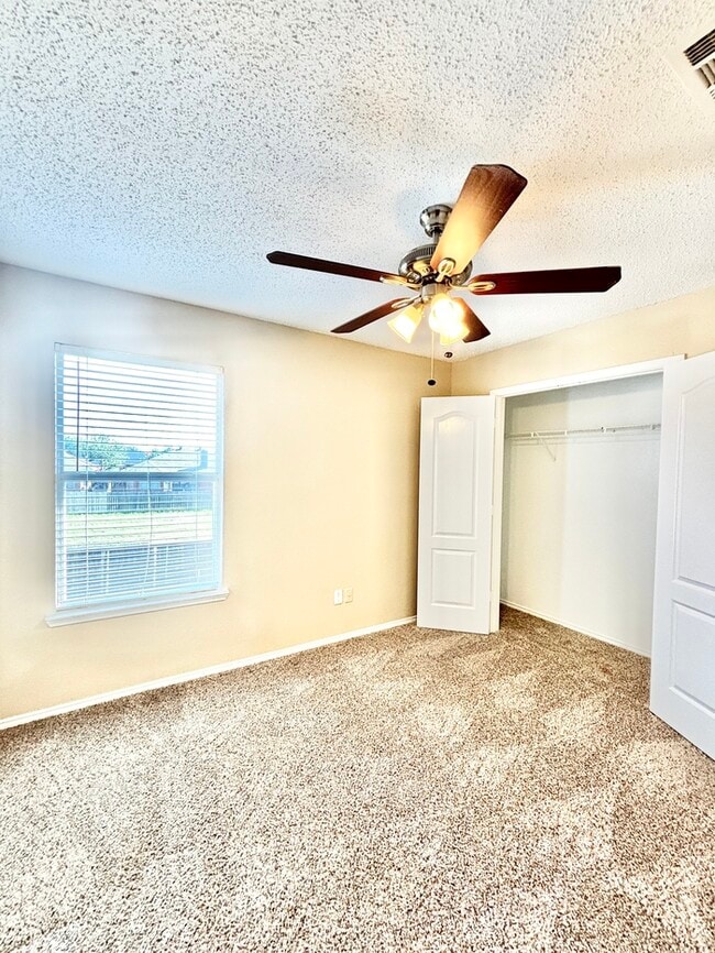 Building Photo - 319 Tioga Dr