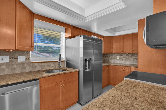 Building Photo - 2755 NE 28th Ave