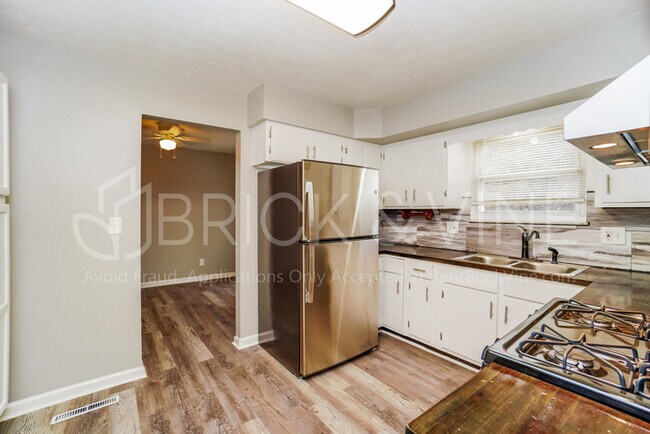 Building Photo - 1717 Demorest Rd