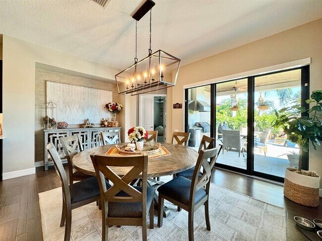 Building Photo - 10605 Sabella Dr