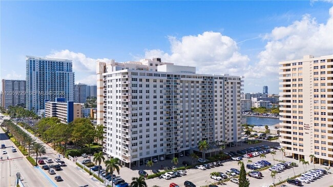 Building Photo - 1849 S Ocean Dr