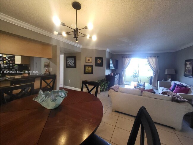 Building Photo - 10765 SW 108th Ave