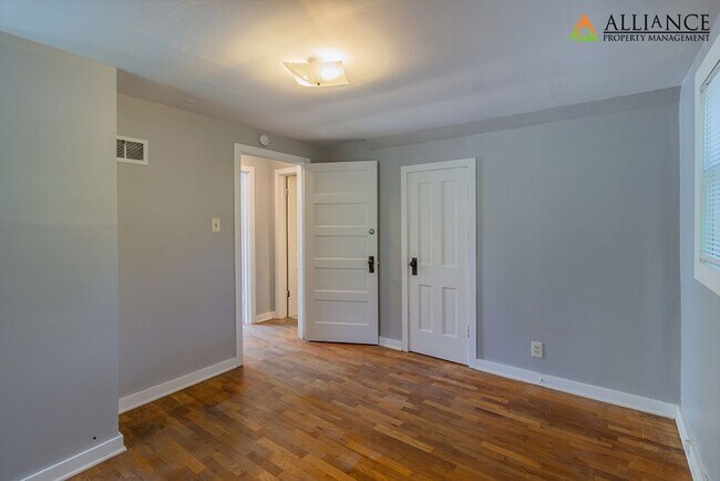 Building Photo - 1404 Legore Ln