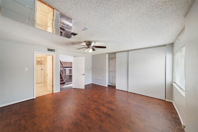 Building Photo - 11502 Village Pl Dr