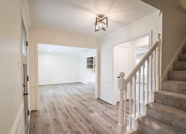 Building Photo - 15626 Canterbury Forest Dr