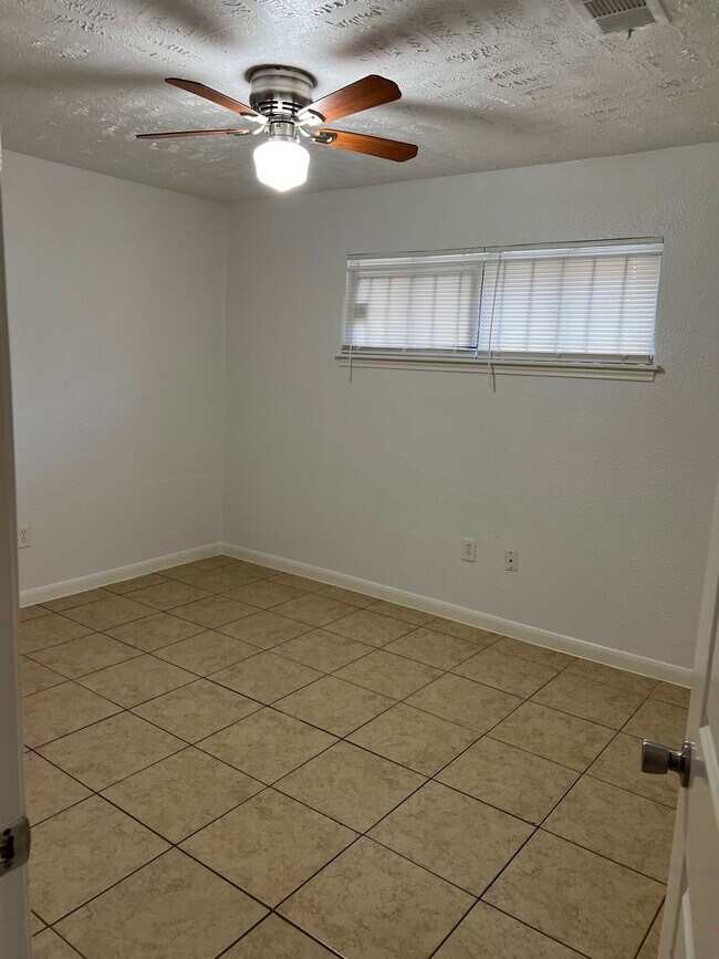 Building Photo - 5136 Mallow St