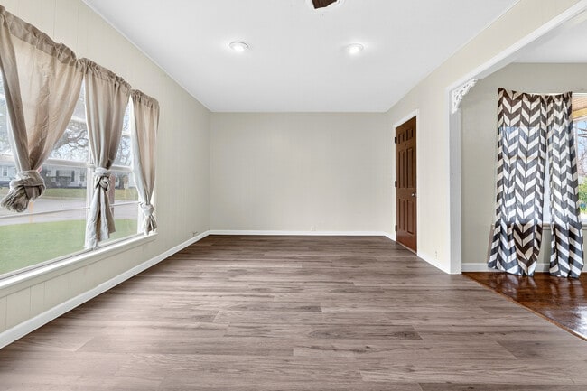 Building Photo - 1302 Redondo Dr