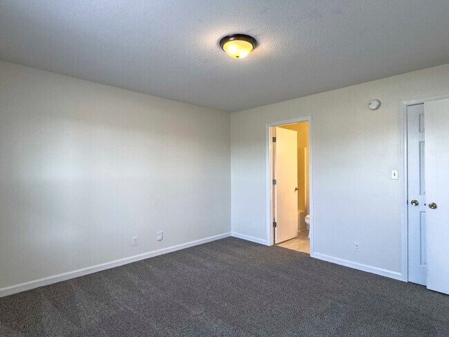 Building Photo - 104 Waterford Dr